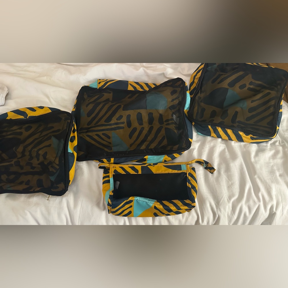 WNDRLN Colorful Geometric packing cubes